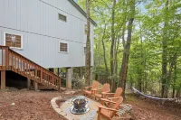 Family Size! Close to the Resort! Outdoor Firepit! Pet Friendly!