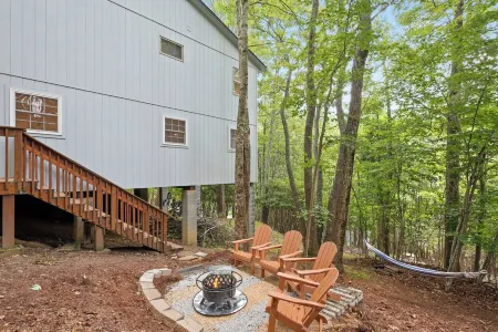 Available Jan 16-19 2Br Ski Retreat – Sleeps 7 Private Entrance