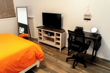 JC Entire Apartment remodeled, close to Airport and Ferry Отели рядом с достопримечательностью «Поквотт Бич Фронт»