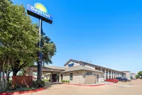 Days Inn by Wyndham Round Rock Hotels in Round Rock