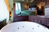 Hotel Jaguar Oporto - Airport to Hotel and City is a Free Shuttle Service - Hot Tub