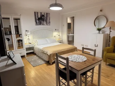 Romántico Estudio en Barri Vell Отели рядом с достопримечательностью «Parc de les Moreres»