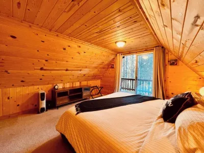 Lakefront with private dock & fire pit - Bunk House Cabin