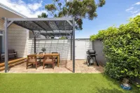 Crisp Stylish Family Villa, near Beach Pets also welcome! Free Wifi+Netflix
