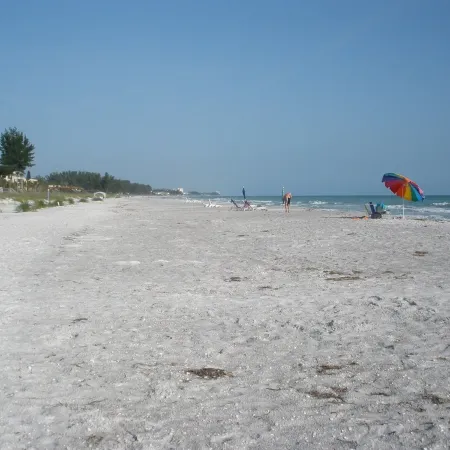 Longboat Key Beachfront - Beautifully Updated with Prime Location