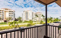 Marco Island Townhouse walking distance to South End Beach