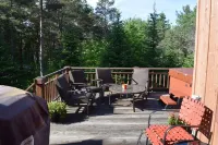 Sleeps 18  Minutes to Main St & Lakes HotTub PoolTable FirePit Air Conditioning