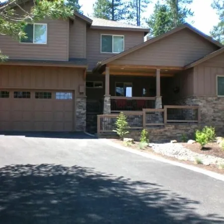 Premier Luxury Home with 6 Br/7 BA, Hot Tub, Game Room, Sharc Passes, A/C