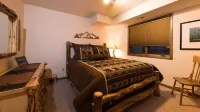 Well-Equipped, Beautiful Art-filled Cabin with new A/C, Close to RMNP & YMCA