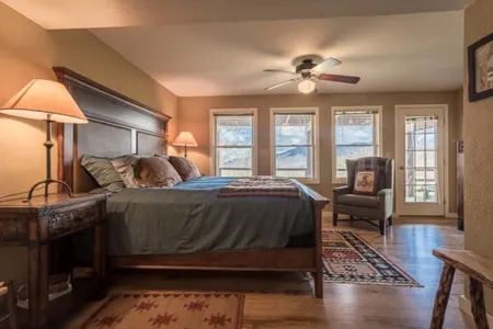 Upscale Sugar Mtn Home w/Amazing View, Hot Tub, Ping Pong Отели рядом с достопримечательностью «Колледж Лис-Мак-Рай»