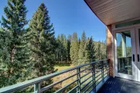 Riverfront Condo with Amazing Ski Slope Views overlooking the Fraser River!