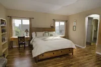 ~Unique Villa! Walk to Beach, Pool/Spa, Pets Ok!~ Hotel in zona GIA Museum