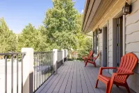 Large Luxury Home w/ Private Hot Tub / Garage