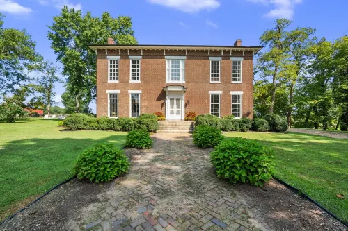 Historic Simmstown Manor Located on Bourbon Trail