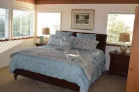 Birdies, Beaches and Butterflies in Pacific Grove! Pet Friendly-Premier Location