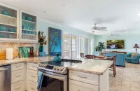 STUNNING OCEANFRONT PENTHOUSE 2Bd/2Ba *Fully Renovated, Pool * Poipu Palms Koloa