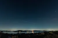 Large Home, Lake Views, Grill, Pool Table, Hot Tub Hotels in Hudson Bend