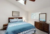 Beautiful, Open, Light Filled Home Close to University of Oregon Campus.