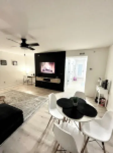 Cozy 1-bedroom condo with WiFi, AC in downtown Clarksville