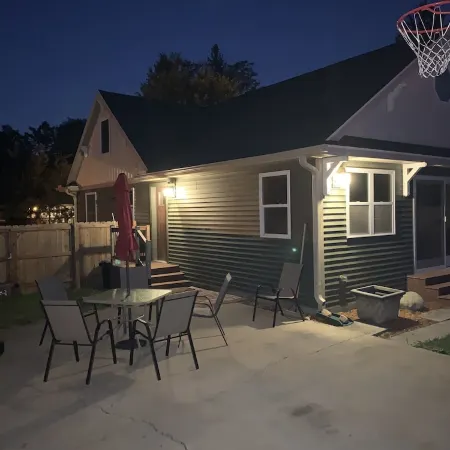 Park Right by Your Door -1 BR, 1 Bath, Full Kitchen, 1st Floor Laundry.