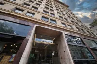 Luxury condo in the heart of the city!