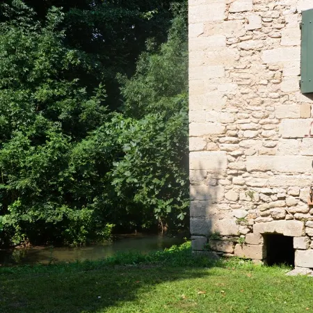 In Uzès, quiet, loft in independent 18th century mill with 15mx3m swimming pool