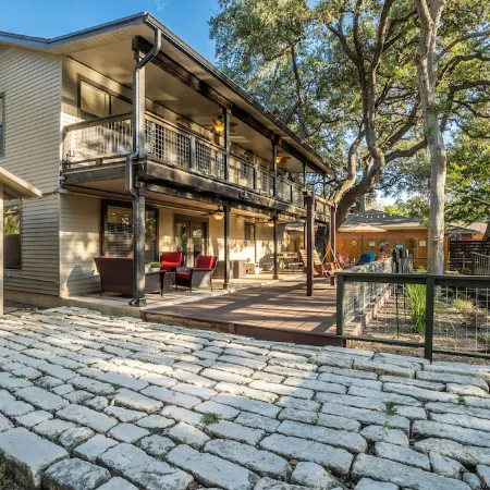 Waterhouse- 4 Bed, 3 bath, SUP, Kayak,  Ping pong, Decks galore