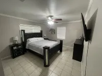 Tranquility on a Lake House- 3 miles from Weeki Wachee River Hotels in Spring Hill