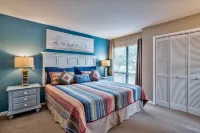 Clean, Comfy, Casual. Beautiful Resort Views. Golf Cart Incl.