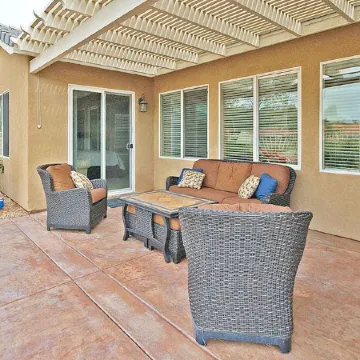 Walk to Caochella, Beautiful home on the golf course, Private pool, Sleeps 10