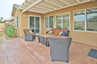 Walk to Caochella, Beautiful home on the golf course, Private pool, Sleeps 10