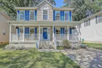 Spacious house, great deck & grill, close to boardwalk, shops, and restaurants. Sunrise Garden附近的飯店