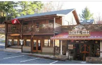 Cozy Mountain Cabin with pond one mile from the Blue Ridge Parkway