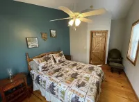 Memory Lane Mountain River Cabin