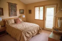 Cozy, Beautifully Furnished Condo 10  Minutes to Ski Resorts