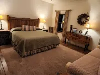 Woodlands Chalet Forest, Luxury, Parking, Bedrooms w/ Ensuite Bathrooms, CLEAN