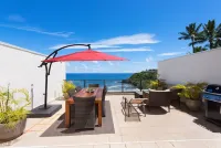 Puu Poa Ocean Bluff Condo, Incredible Views, Walk to Beaches