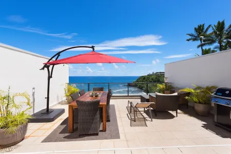 Puu Poa Ocean Bluff Condo, Incredible Views, Walk to Beaches Отели рядом с достопримечательностью «Лумахаи Бич»