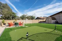 4Br Happy Harmont House w/ Private Pool • Near State Farm Stadium • Sleeps 10