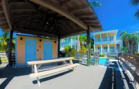 FL Keys - Marathon, FL - 3bd and 4ba - salt water pool - boat dock - sleeps 8