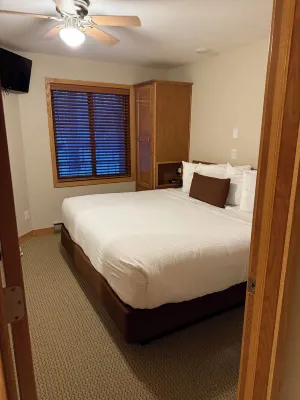 Modern condo in scenic Egg Harbor! Heart of Door County!