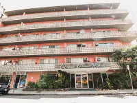 Royal Grove Waikiki Hotel dekat Pantai Waialae