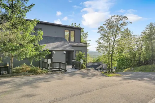 Slopeside 3 Bedroom, 2.5 Bath