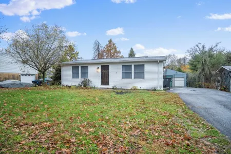 Charming 2BR Near Fairgrounds and War College! Отели рядом с достопримечательностью «Carlisle Sports Emporium»