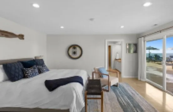 Beachfront Windansea Escape ideal for families