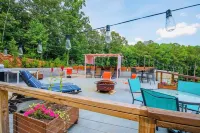 Hilltop Terrace 2 Br,1.5 BA Guest Apartment 1.5 Miles from I-75.