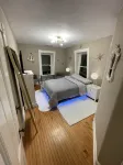 RiverView Retreat – Where Classic Charm Meets Coastal Comfort Hotel in zona Battleship Cove