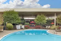 Best Western Plus Burlington - Pools