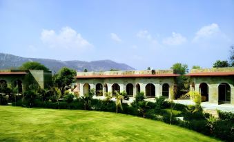 Van Chhavi Resort