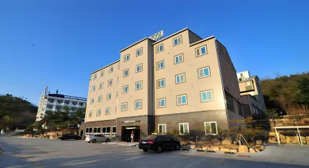 Hansol Hotel Отели рядом с достопримечательностью «Международный Конвенционный Центр Гёнджу Хвабаек»